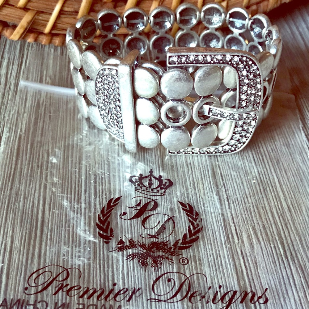 🌺 Premier Designs silver and rhinestone bracelet